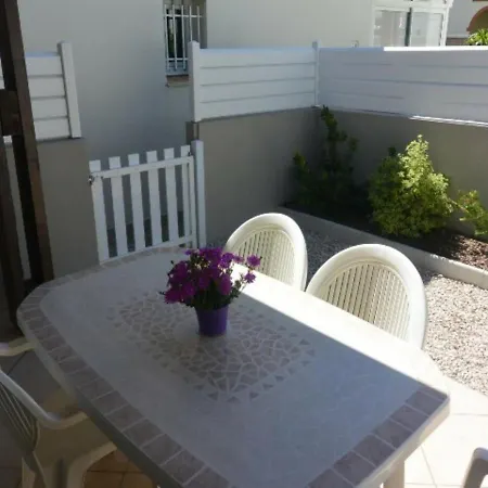 Semesterbostad Climatisee Pour 6 Avec Piscine Et Parking Proche - Fr-1-607-42 *