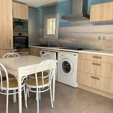 Charmante Climatisee Pour 6 Avec Piscine, Proche Plage, Parking Prive, Au Cap D'agde - Fr-1-607-42 *