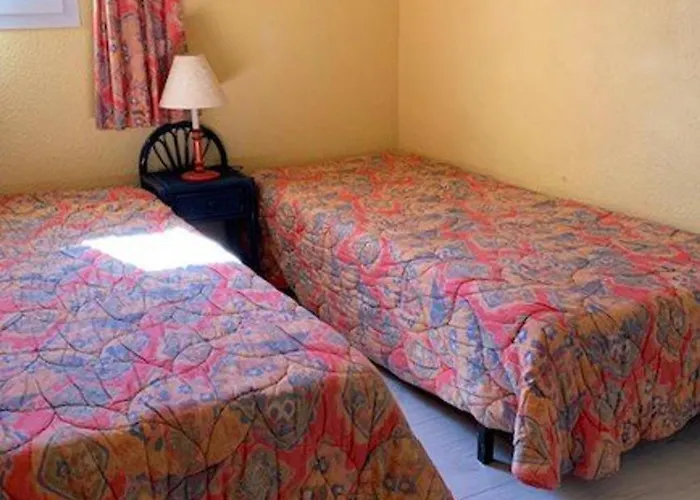 Climatisée Pour 6 Avec Piscine Et Parking Proche - Fr-1-607-42 * Agde