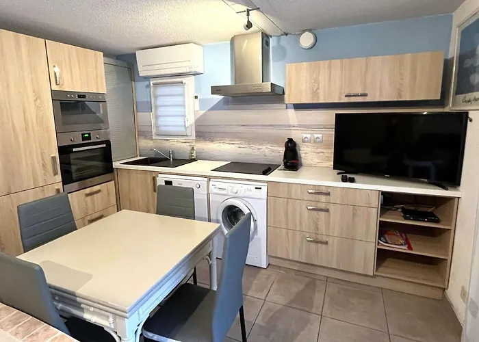 Casa vacanze Climatisée Pour 6 Avec Piscine Et Parking Proche - Fr-1-607-42 Agde